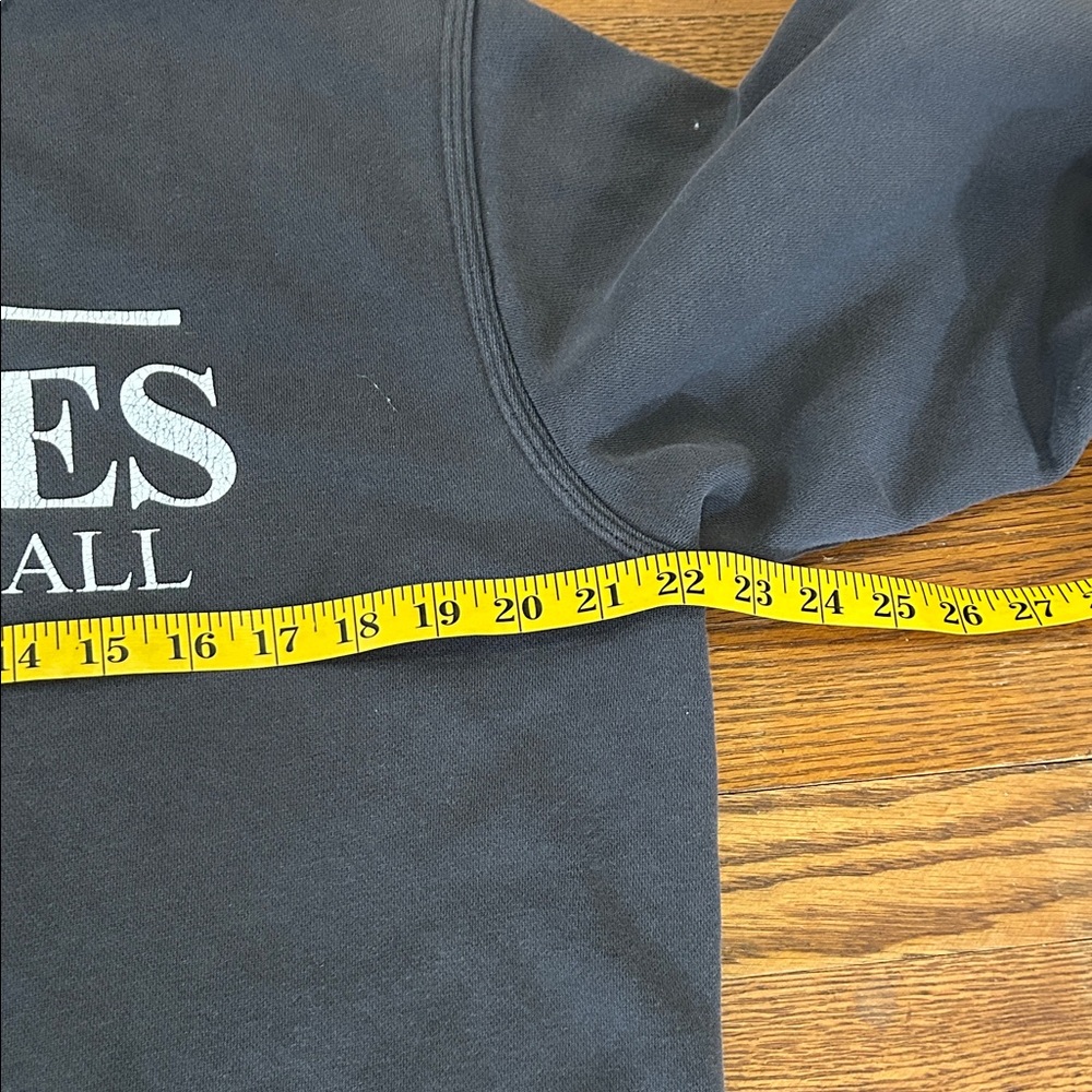 Vintage Nike Crewneck Women’s Medium Gray Center Swoop UMW Eagles Athletic - Picture 4 of 11